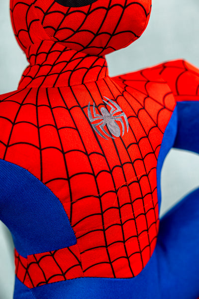 Spider-Man sitzt