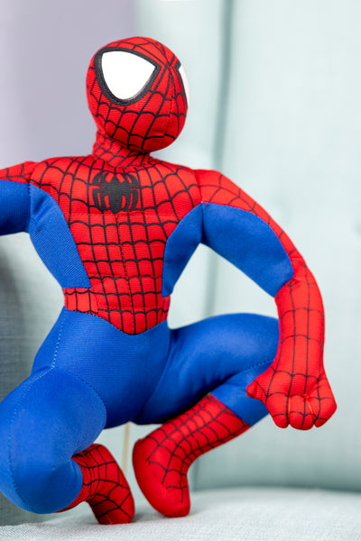 Spider-Man sitzt